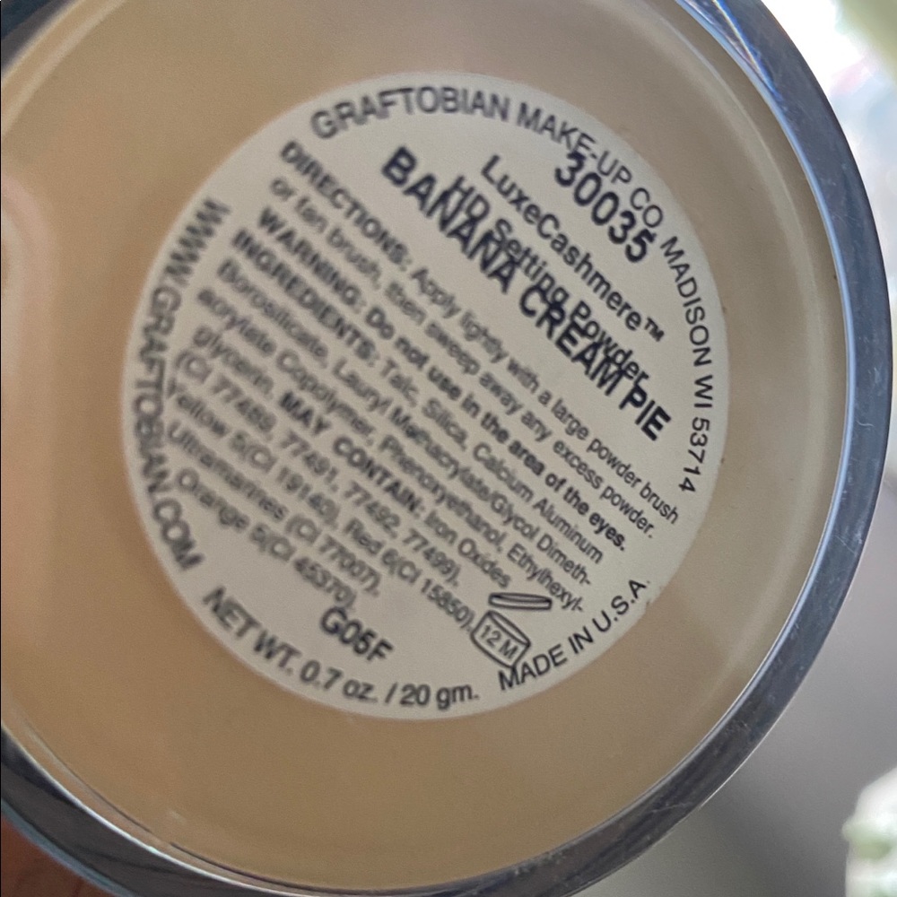 Graftobian banana creme pie setting powder